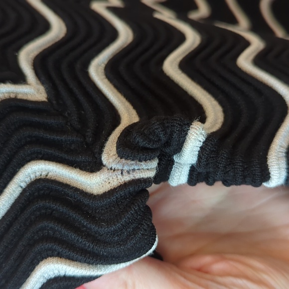 Milly back and white scalloped cropped top - Size Medium - Picture 5 of 5